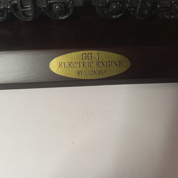 LIONEL CLASSIC Train Collection GG 1 Electric Engine with Wood Base Plaque 1994 - Picture 13 of 14